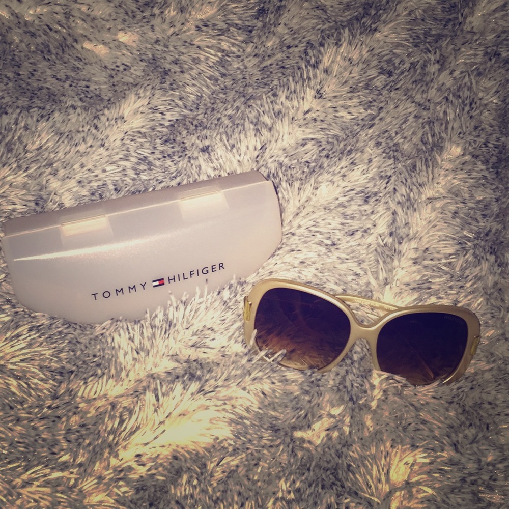 Tommy Hilfiger Glasses with case 👍❤️